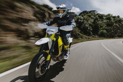 Supermoto - Husqvarna Motorcycles | Husqvarna 日本